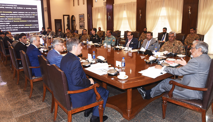Caretaker Sindh Chief Minister Justice (Retd) Maqbool Baqar presides over a 30th provincial APEX Committee meeting at CM House on February 6, 2024. — Facebook/Sindh Chief Minister House