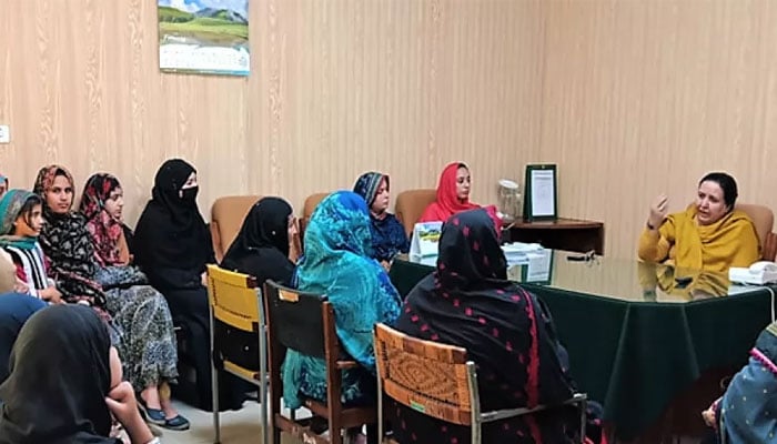 Representational image of community members from Khalisa-1 Union Council in Peshawar during a visit to the Khyber Pakhtunkhwa Ombudsperson against workplace harassment. — World Bank