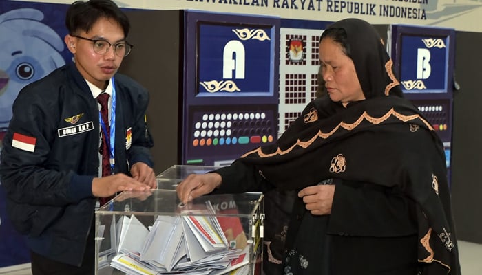 This image shows an Indonesian woman taking part in advance polling in the federal capital at the premises of the Embassy. — APP/File