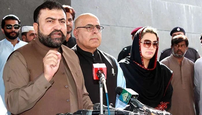 Caretaker Interior Minister Mir Sarfraz Bugti (left) addressing a press conference in Quetta on September 30, 2023. — APP