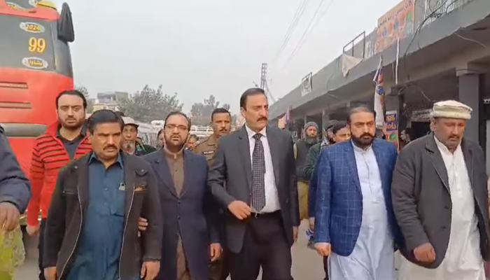 Commissioner Rawalpindi Division Liaqat Ali Chatha visited Pirwadhai General Bus Stand in this still on February 12, 2024. — Facebook/Commissioner Rawalpindi Official