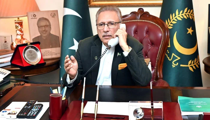 President Dr Arif Alvi talks to the  Palestinian leader Mahmoud Abbas  on Nov 10, 2023. — PID