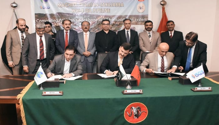 The signing ceremony of MoU between the Stakeholders on Consortium Formation for Machine-Thallian-Tarujabba White Oil Pipeline Project has been held on February 14, 2024 at SIFC Secretariat, PM office. — PID