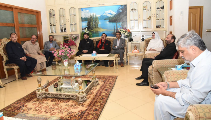 Awami National Party (ANP) Sindh President, Shahi Syed exchanges views with Khalid Maqbool Siddiqui, Convener of Muttahida Qaumi Movement (MQM-P) along with a delegation during a meeting held at Mardan House in Karachi on Wednesday, February 14, 2024. — PPI