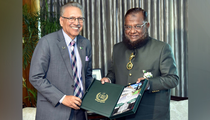 Federal Tax Ombudsman (FTO), Asif Mahmood Jah presents FTO Annual Report 2023 to President Dr. Arif Alvi, at Aiwan-e-Sadr in Islamabad on Wednesday, February 14, 2024. — PPI