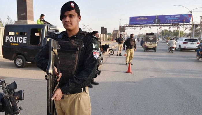 Police personnel stand alert in Karachi on February 2, 2024. — INP