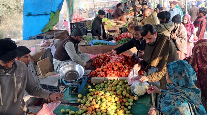 Weekly inflation index edges up amid mixed price trends - Vimarsana News