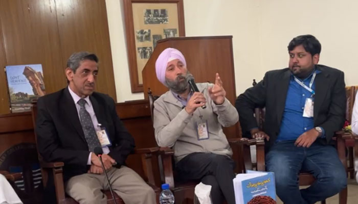 Screengrab of a video showcasing an event book launch of Urdu translation of Amardeep Singh’s acclaimed book ‘Lost Heritage: The Sikh Legacy in Pakistan,’ under the auspices of Afkar-e-Taza ThinkFest at the Urdu Department, GC University on Feb 26, 2024. — Facebook/ThinkFestPakistan