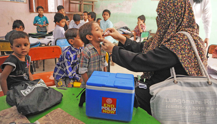 (File photo) Health workers administer anti-polio vaccine to the children during the polio eradication drive in Hyderabad. — Online/File
