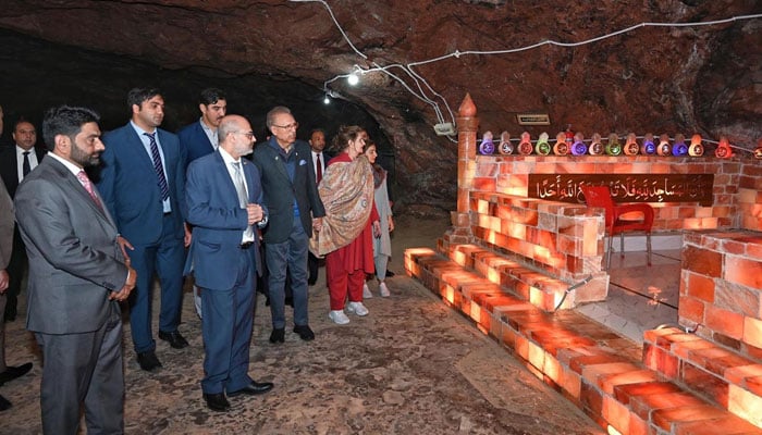 President, Dr. Arif Alvi being briefs about Salt Mining during his visit to Salt Mine in Khewra on February 29, 2024. — PPI