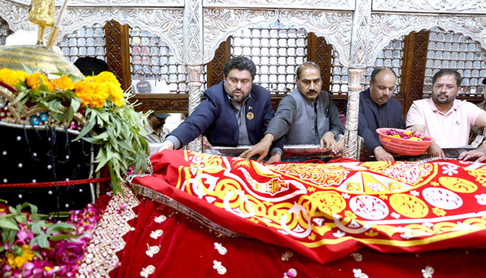 Governor Sindh Kamran Khan Tessori laying wreath on the grave of Hazrat Lala Shahbaz Qalandar on the occasion of 772nd Urs celebration in Sehwan. — APP