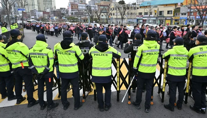 Nearly 10,000 junior doctors -- about 80 percent of the trainee workforce -- walked off the job last week. — Jung Yeon-je