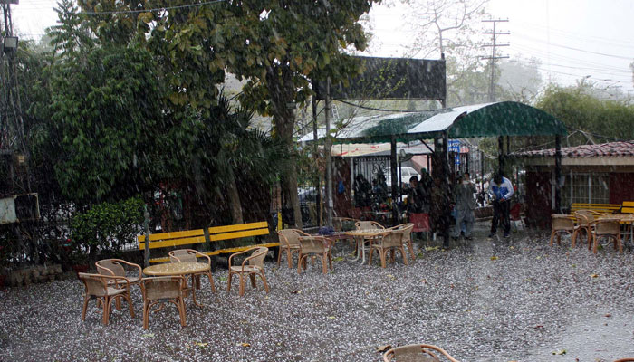Beautiful eye catching view of heavy hail downpour of winter season, in Lahore on March 2, 2024. — PPI