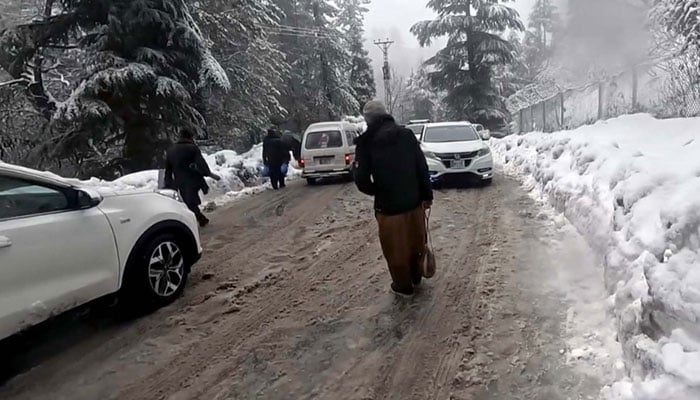 Vehicles stuck in snow due to heavy snow-covered area after heavy snowfall of winter season at Nathiagali in Abbottabad on March 2, 2024. — PPI