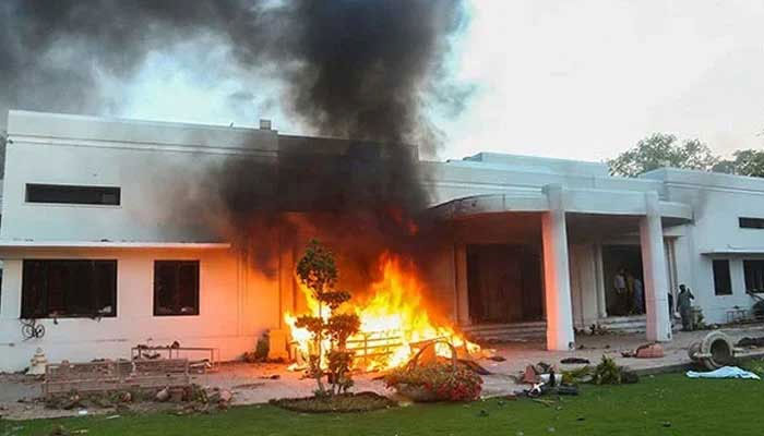 Miscreants set the Corps Commander House (Jinnah House) in Lahore on fire on May 9, 2023. — X/@faizkh01234