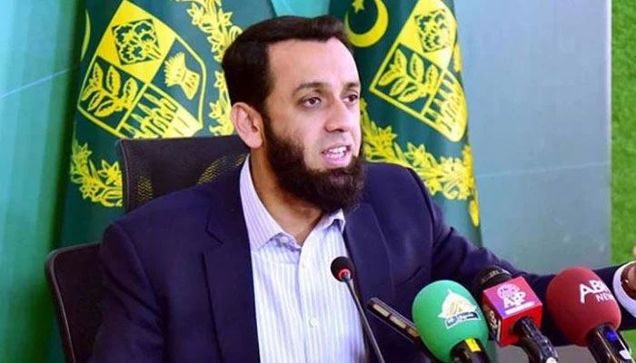 Pakistan Muslim League-Nawaz (PMLN) leader Attaullah Tarar addresses a press conference. — APP/File