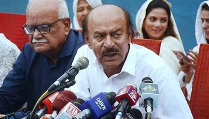 Pakistan Peoples Party (PPP) Sindh President Nisar Khuhro speaks during a press conference at the People’s Secretariat. — APP/File