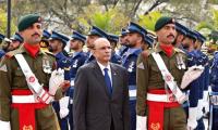Zardari given guard of honour at Aiwan-e-Sadr 