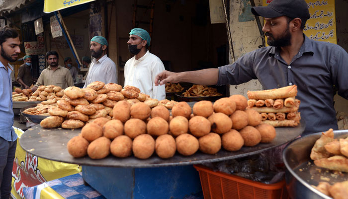 Vendors displays samosas, kachoris, and chicken rolls to attract customers for iftari during Holy fasting month of Ramzan March 12, 2024. — APP