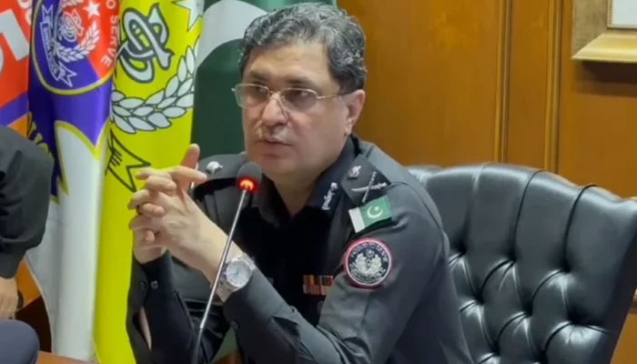 The Sindh police chief Riffat Mukhtar Raja chairs a meeting in this still on November 8, 2023. — Facebook/Sindh Police