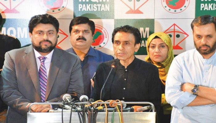 MQM-P convener Dr Khalid Maqbool Siddiqui speaks at a media briefing on Saturday, along with Sindh Governor Kamran Tessori and party leader Mustafa Kamal.— MQM-P