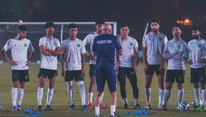 Pakistans head coach Stephan Constantine addresses the player during a training session. — PFF