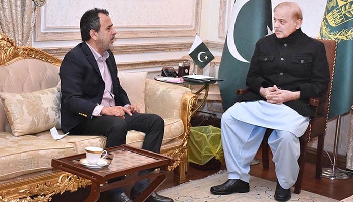 Sardar Awais Ahmed Khan Leghari (left) can be seen with Prime Minister Muhammad Shahbaz Sharif. — APP/File