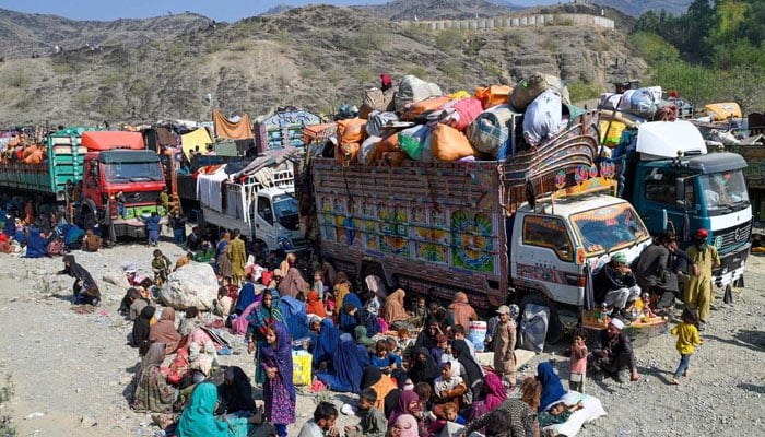 Afghan refugees arrive in trucks from Pakistan at the Afghanistan-Pakistan Torkham border in Nangarhar province on October 30, 2023. — AFP