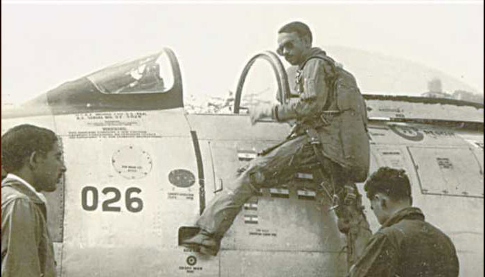 MM Aalam getting on his fighter plane. — X@PakDefence/File