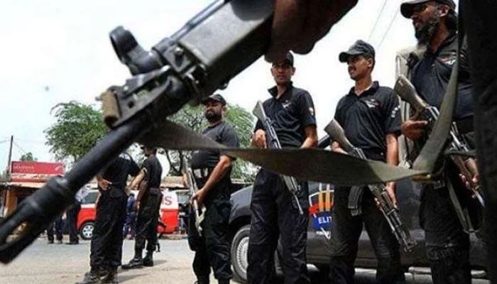 Sindh Police personnel stand guard in Karachi. — Geo.tv /File