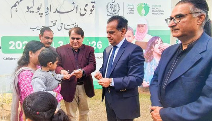 The image released on Feb 25, 2024 shows Federal Secretary Health Iftikhar Ali Shallwani inaugurating the national polio campaign by administering polio drops to children. — Facebook/NHSRCOfficial