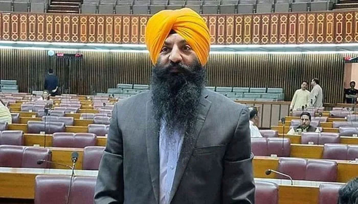 Punjab’s first Sikh minister Sardar Ramesh Singh Arora speaks in the National Assembly. — Radio Pakistan/File