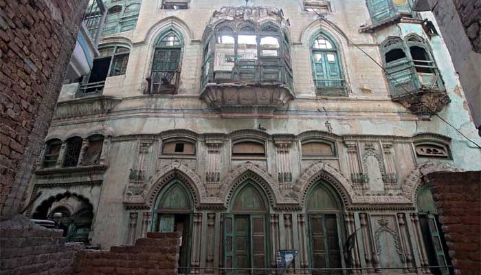 This image shows the late Bollywood star Dilip Kumar’s ancestral house in Peshawar. — Geo News/File