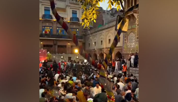 people break their fast during interfaith Iftar organised by LifeAtLahore, in partnership with the Walled City of Lahore Authority (WCLA) at Masjid Wazir Khan Chowk on Pakistan Day on March 23, 2024. — Facebook/Punjab Walled Cities Authority پنجاب والڈ سٹیز اینڈ ہیریٹیج ایریاز اتھارٹی