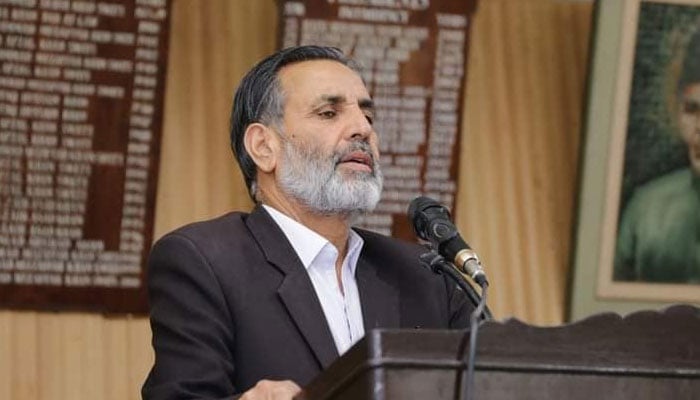 Senior lawyer and MPA Munir Hussain Lughmani addresses an event. — Facebook/Munir Hussain Lughmani/File