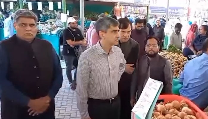 In this screengrab, Punjab Agriculture Secretary Iftikhar Ali visits fair price shops at Model Bazaar Wahdat Road and Mian Plaza on March 24, 2024. — Facebook/Agriculture Department Punjab