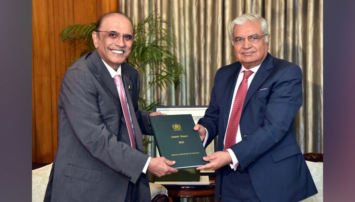 Federal Ombudsman of Pakistan, Ejaz Ahmed Qureshi presents the Annual Report 2023 to Asif Ali Zardari, President at Aiwan-e-Sadr in Islamabad on March 25, 2024. — PPI