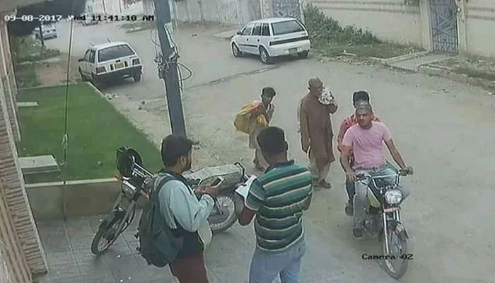 Still from a CCTV footage showing a robbery at gunpoint in Karachi. — Facebook/TheTimesOfKarachi/File