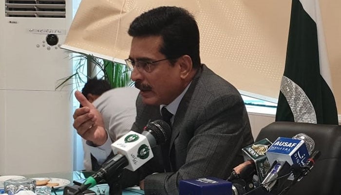 Former federal Secretary of Interior Aftab Akbar Durrani during the press conference. — APP/File