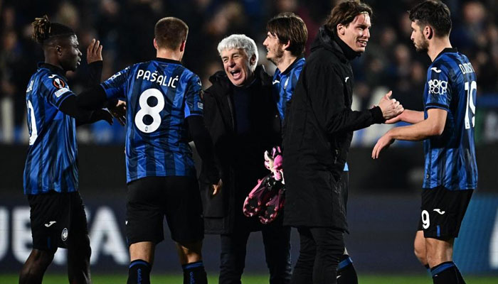 Atalantas coach Gian Piero Gasperini (C) celebrates with his players after winning at the end of the UEFA Europa League on March 14, 2024. — AFP/File