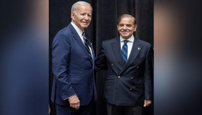 Prime Minister Muhammad Shehbaz Sharif (L) and US President Joe Biden. — APP/File