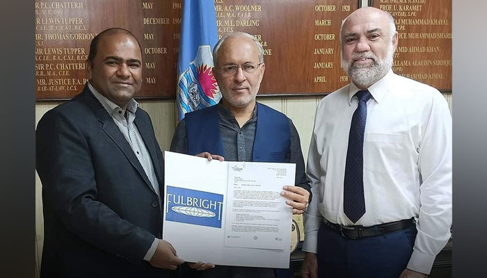 Punjab University Vice-Chancellor Prof Dr Khalid Mahmood (C) presents ‘Fulbright Scholar Award-2024’ to Assistant Professor Dr Imran Tariq on April 12, 2024. — Facebook/Punjab University Information Desk