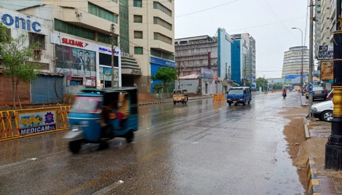 The picture shows II Chundrigar Road in Karachi on April 14, 2024. — Geo.tv