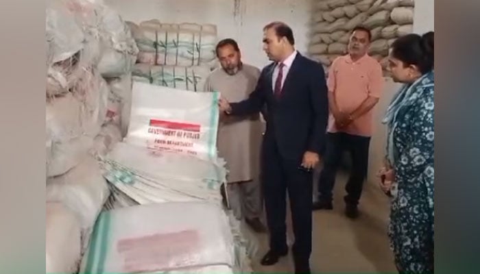 In this screengrab,  Deputy Commissioner Vehari, Syed Asif Hussain Shah visits the wheat purchase centre on April 15, 2024. — Facebook/Deputy Commissioner Vehari