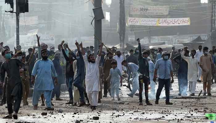 Angry mob can be seen during the Faizabad sit-in operation. — AFP/File