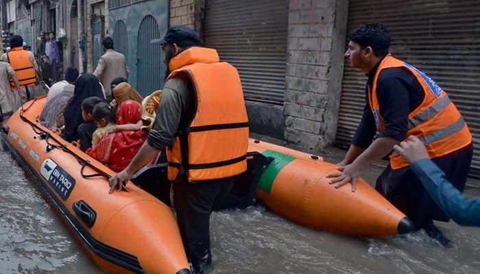 Volunteers are busy in rescue operation due to stagnant rainwater at Sardar Colony in Peshawar on April 15, 2024. — PPI