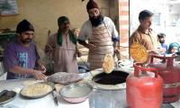 Naanbais defy govt’s roti, naan prices reduction in ICT
