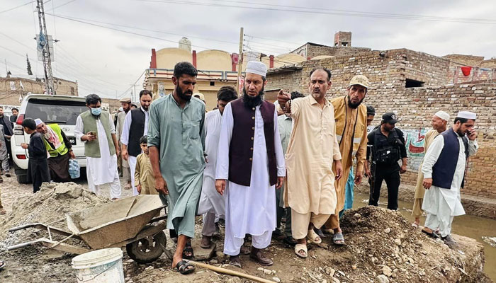 Peshawar Mayor Zubair Ali (C) gestures during his visits flood affected areas in Peshawar on April 17, 2024. — Facebook/Zubair Ali Mayor Peshawar