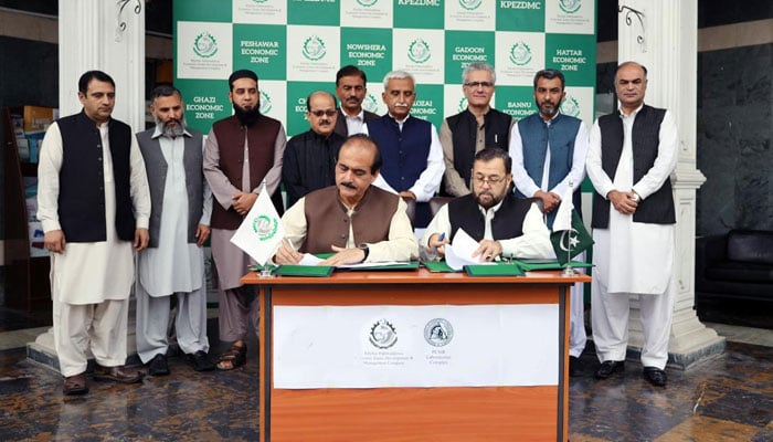 CEO KPEZDMC Mr Javed Khattak (L) and Director General PCSIR Mr Jahangir Shah sign an MOU during the MOU signing ceremony on April 19, 2024. — Facebook/Khyber Pakhtunkhwa Economic Zones Development and Management Company
