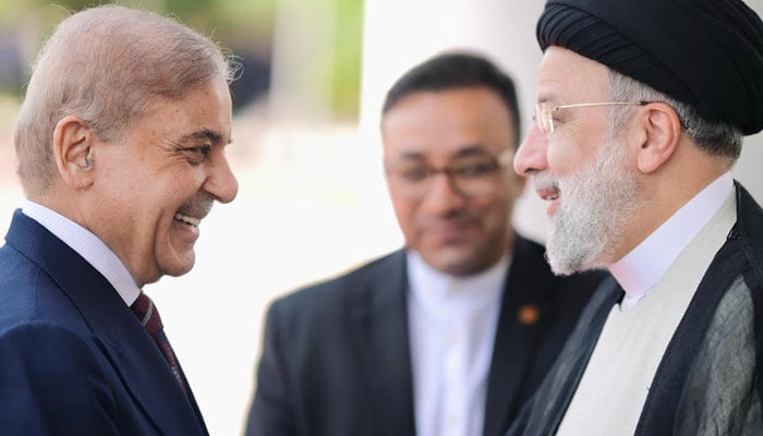PM Shehbaz receives Iranian President Ebrahim Raisi. — PID